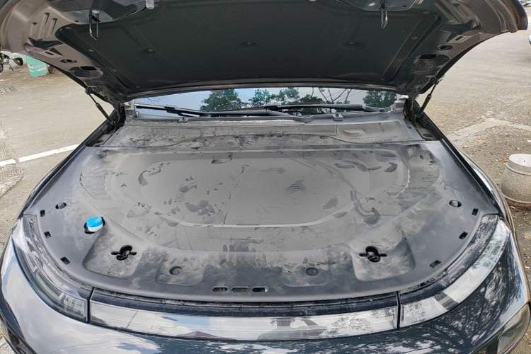 Used XPeng P7 2023 P7i 702 Pro Engine Bay