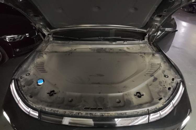 Used XPeng P7 2023 P7i 610 Max Performance Edition Engine Bay