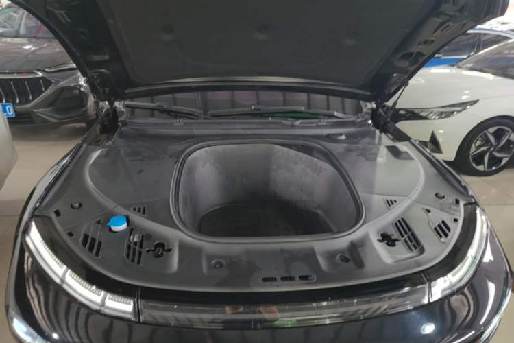 Used XPeng P7 2023 586E Engine Bay
