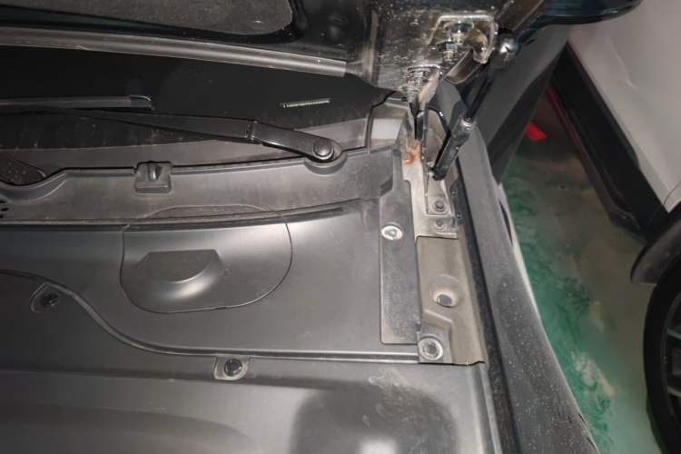 Used XPeng P7 2023 P7i 702 Pro Engine Bay Left