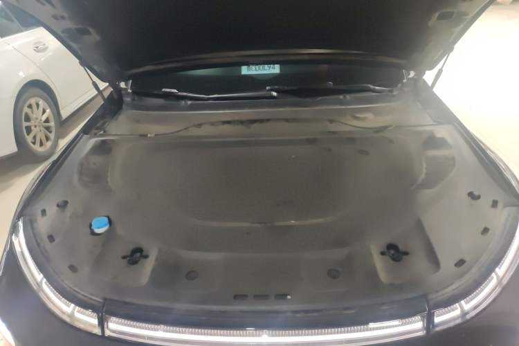 Used XPeng P7 2023 P7i 702 Pro Engine Bay