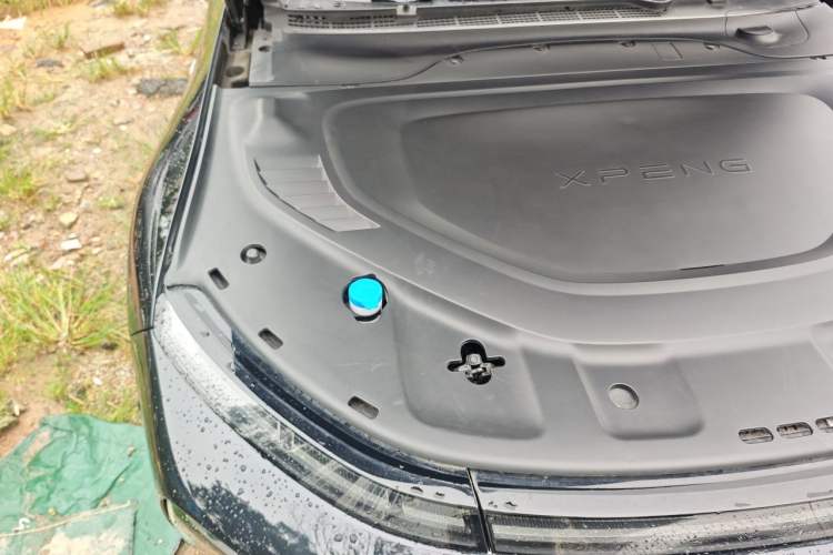 Used XPeng P7 2023 P7i 702 Pro Engine Bay Right