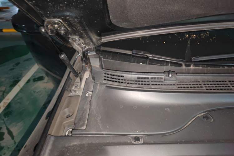 Used XPeng P7 2023 P7i 702 Pro Engine Bay Right