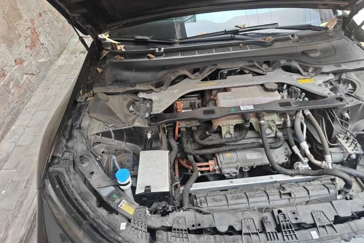 Used XPeng P7 2023 P7i 610 Max Performance Edition Engine Bay Right