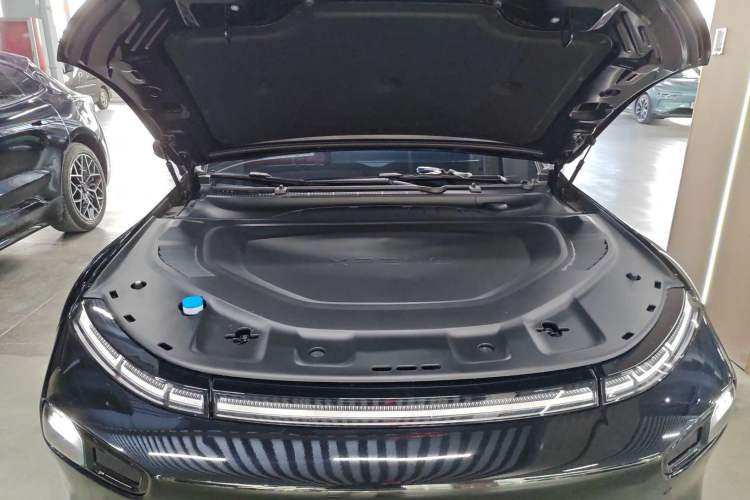 Used XPeng P7 2023 P7i 610 Max Performance Edition Engine Bay