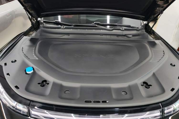 Used XPeng P7 2023 P7i 702 Pro Engine Bay