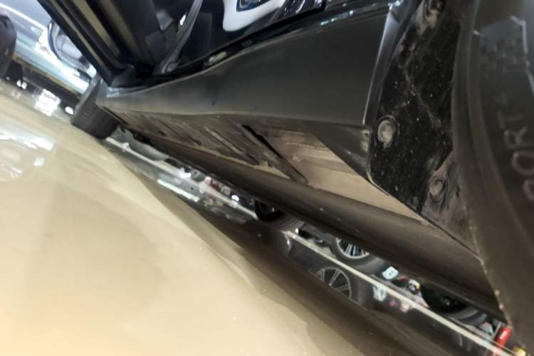 Used XPeng P7 2023 P7i 610 Max Performance Edition Left Side Sill