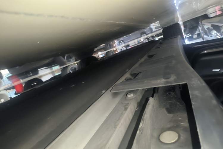 Used XPeng P7 2023 586E Left Side Sill
