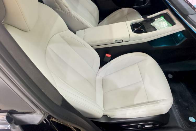 Used XPeng P7 2023 P7i 610 Max Performance Edition Right Front Seat