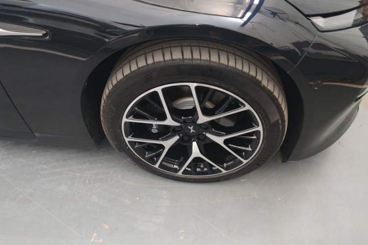 Used XPeng P7 2023 P7i 610 Max Performance Edition Right Front Wheel Hub