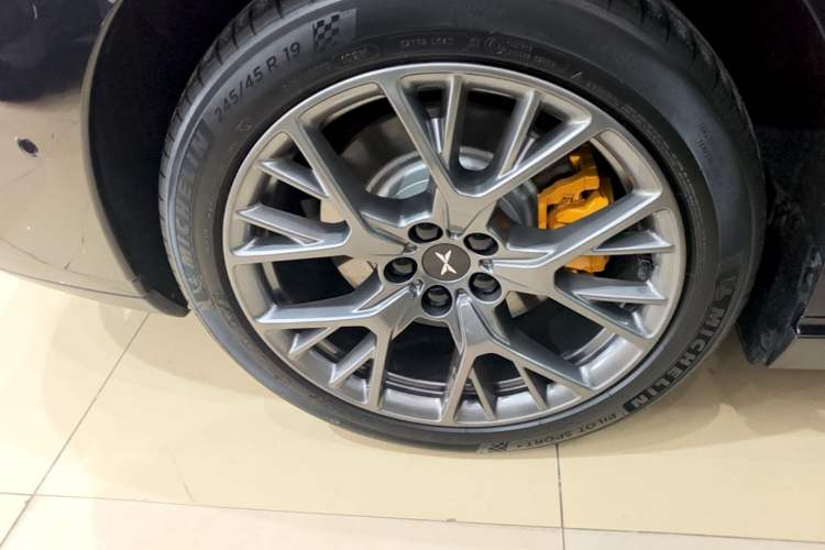 Used XPeng P7 2023 P7i 610 Max Performance Edition Right Rear Wheel Hub