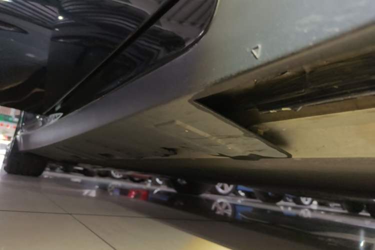 Used XPeng P7 2023 586E Right Side Sill