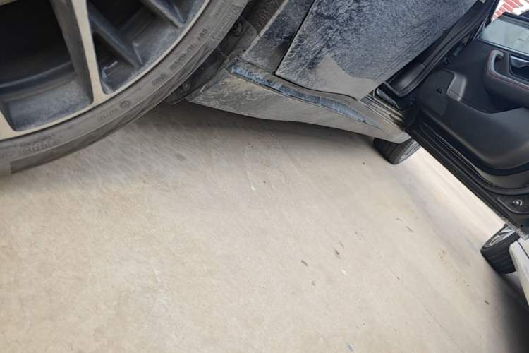 Used XPeng P7 2023 P7i 610 Max Performance Edition Right Side Sill