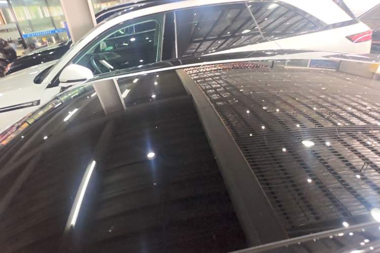 Used XPeng P7 2023 P7i 610 Max Performance Edition Roof