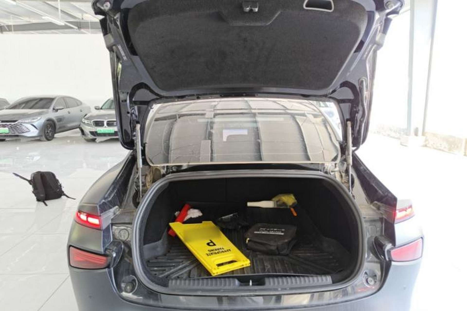 Used XPeng P7 2023 480E Trunk