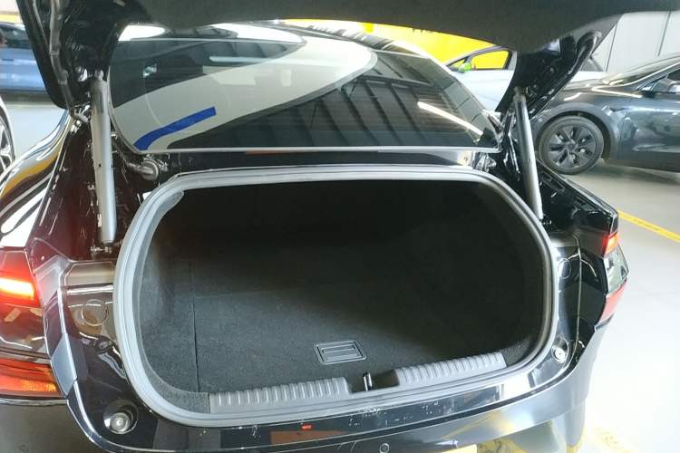 Used XPeng P7 2023 P7i 702 Max Trunk