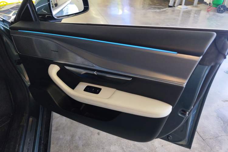 Used XPeng P7 2023 P7i 702 Pro Right Front Door Interior