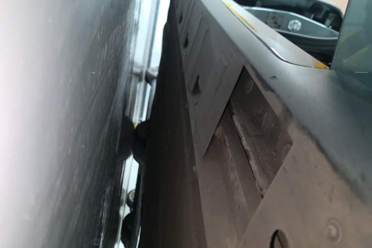 Used XPeng P7 2023 P7i 702 Pro Right Side Sill