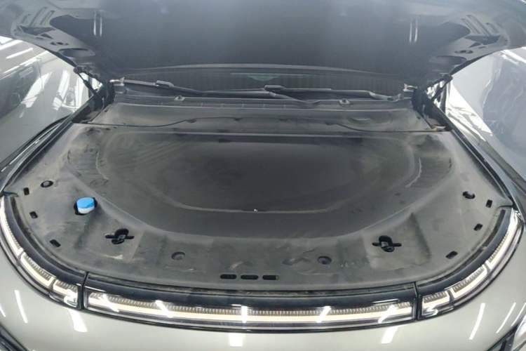 Used XPeng P7 2023 P7i 702 Max Engine Bay