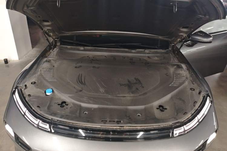 Used XPeng P7 2023 P7i 702 Max Engine Bay