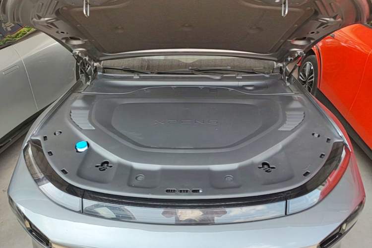 Used XPeng P7 2023 P7i 610 Max Performance Edition Engine Bay