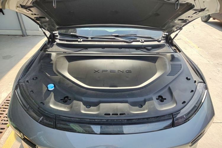 Used XPeng P7 2023 P7i 610 Max Performance Edition Engine Bay