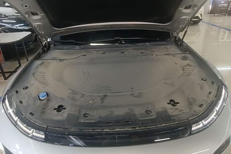 Used XPeng P7 2023 P7i 702 Pro Engine Bay