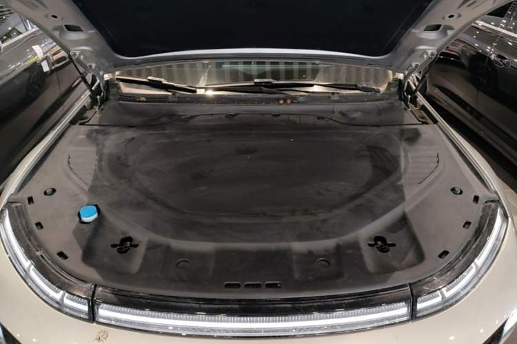 Used XPeng P7 2023 P7i 702 Max Engine Bay