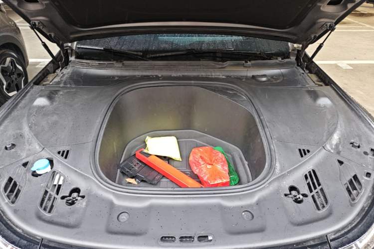 Used XPeng P7 2023 586E Engine Bay