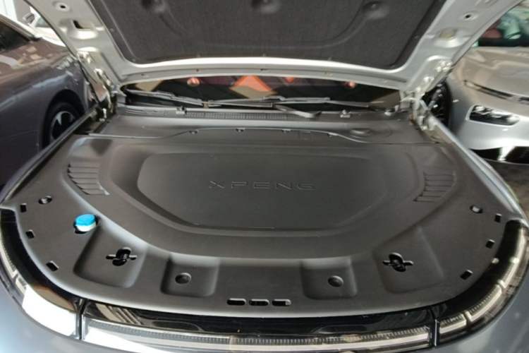 Used XPeng P7 2023 P7i 610 Max Performance Edition Engine Bay