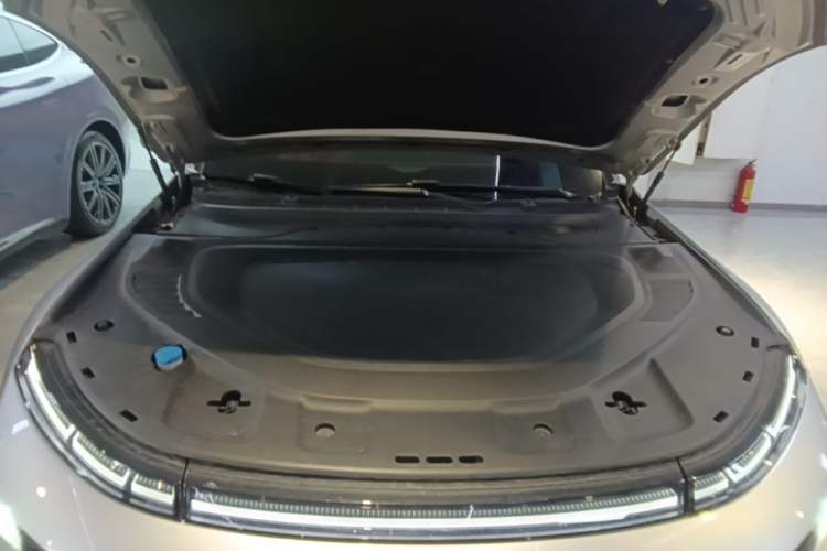 Used XPeng P7 2023 P7i 702 Max Engine Bay