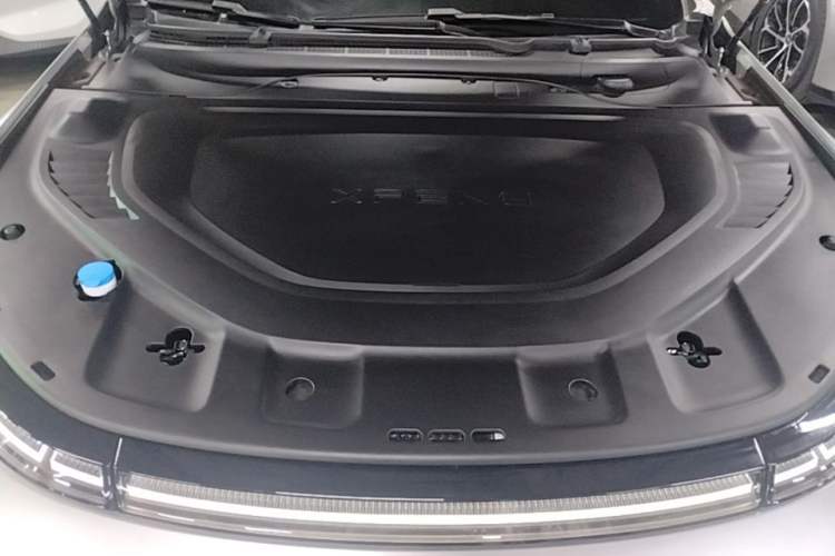 Used XPeng P7 2023 P7i 702 Max Engine Bay