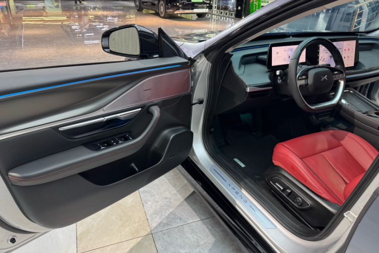 Used XPeng P7 2023 P7i 610 Max Performance Edition Interior 5