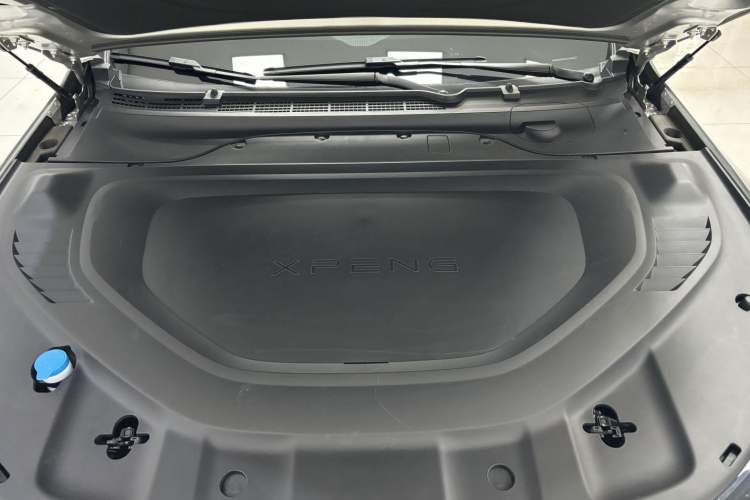Used XPeng P7 2023 P7i 610 Max Performance Edition Interior 8