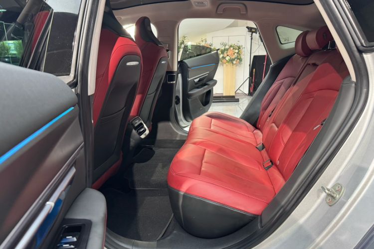 Used XPeng P7 2023 P7i 610 Max Performance Edition Interior 8