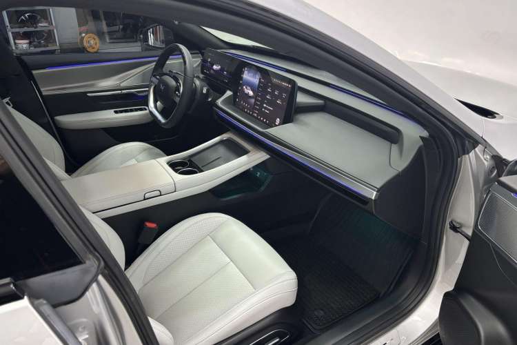Used XPeng P7 2023 P7i 610 Max Performance Edition Interior 9