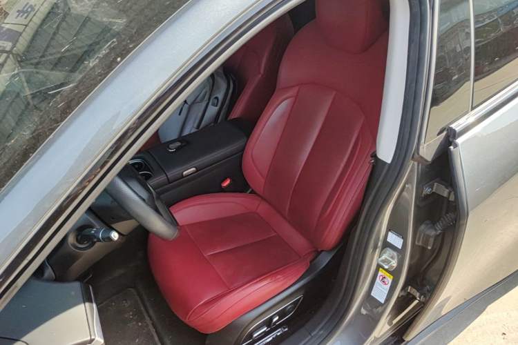 Used XPeng P7 2023 P7i 610 Max Performance Edition Left Front Seat