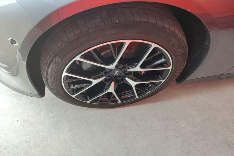 Used XPeng P7 2023 P7i 610 Max Performance Edition Left Front Wheel Hub