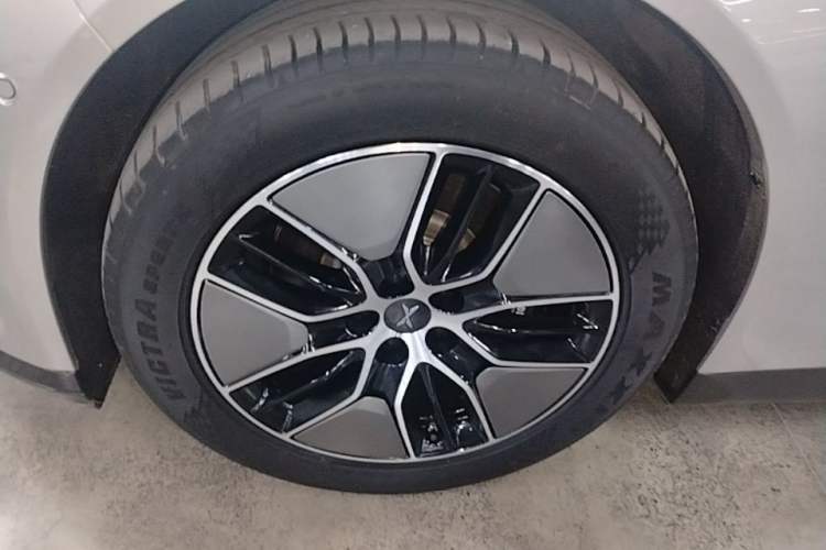 Used XPeng P7 2023 P7i 702 Max Left Front Wheel Hub