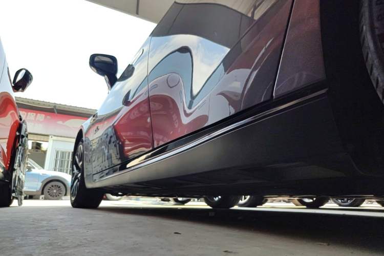 Used XPeng P7 2023 P7i 610 Max Performance Edition Left Side Sill