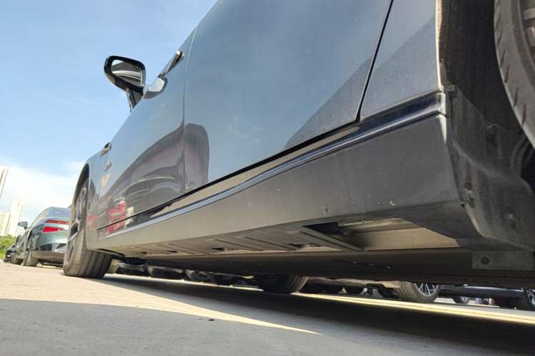 Used XPeng P7 2023 P7i 610 Max Performance Edition Left Side Sill