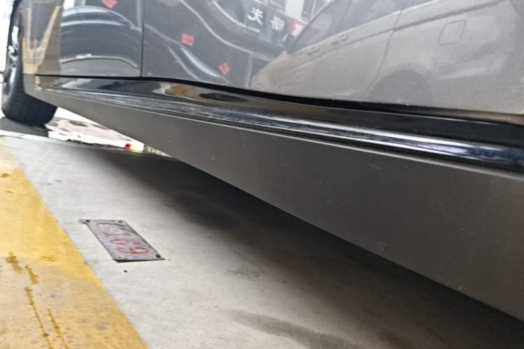 Used XPeng P7 2023 586E Left Side Sill