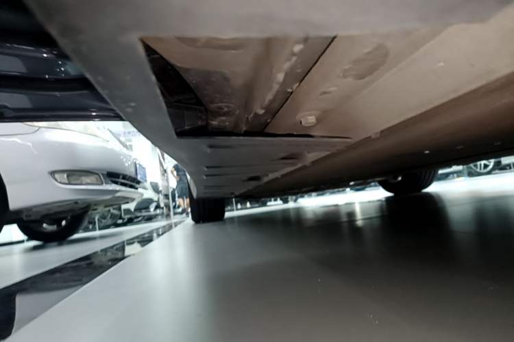 Used XPeng P7 2023 586E Left Side Sill