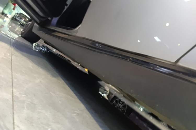 Used XPeng P7 2023 P7i 702 Max Left Side Sill