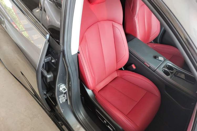 Used XPeng P7 2023 P7i 610 Max Performance Edition Right Front Seat