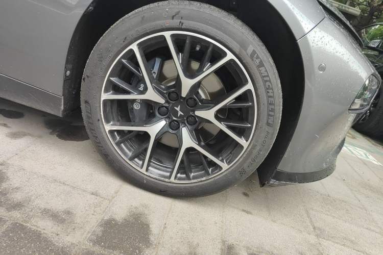 Used XPeng P7 2023 P7i 610 Max Performance Edition Right Front Wheel Hub