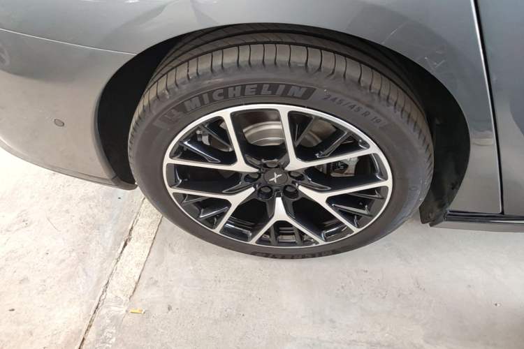 Used XPeng P7 2023 P7i 610 Max Performance Edition Right Rear Wheel Hub