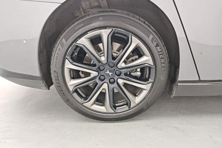 Used XPeng P7 2023 586E Right Rear Wheel Hub