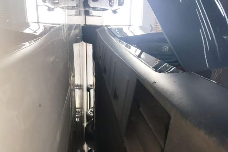 Used XPeng P7 2023 P7i 702 Max Right Side Sill