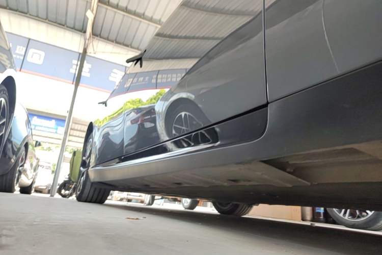 Used XPeng P7 2023 P7i 610 Max Performance Edition Right Side Sill
